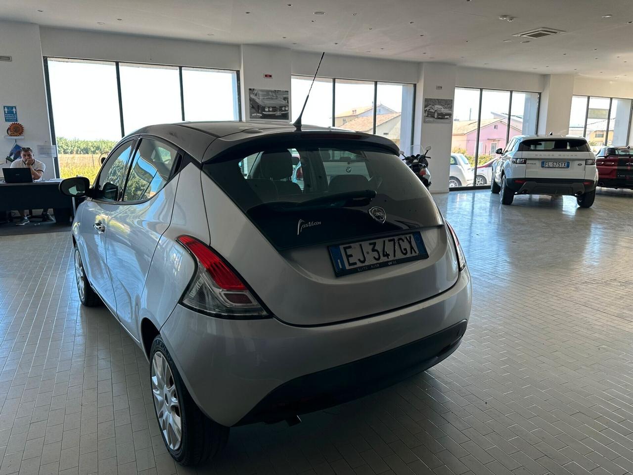 Lancia Ypsilon 1.3 MJT 16V 95 CV 5 porte S&S Platinum NEOPATENTATI