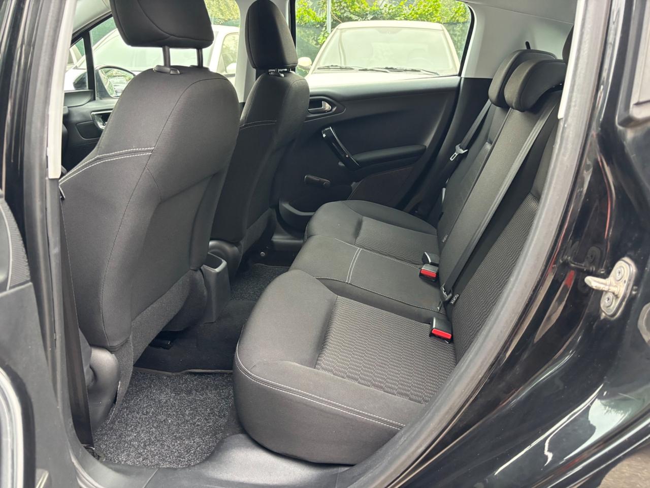 Peugeot 208 1.6 hdi 5 porte OK NEOPATENTATI