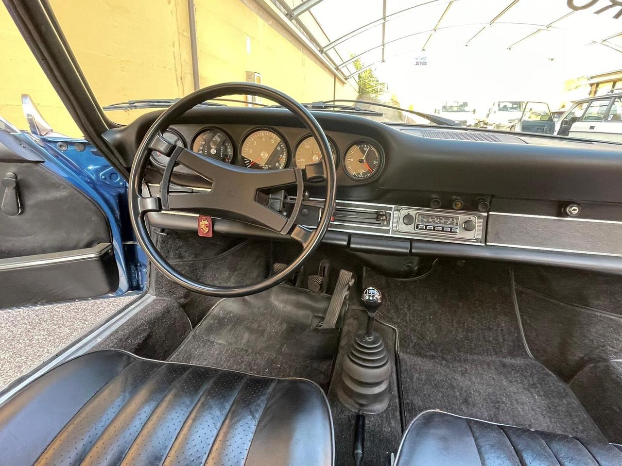 Porsche 911 2.400 S "MATCHING IN TUTTO"
