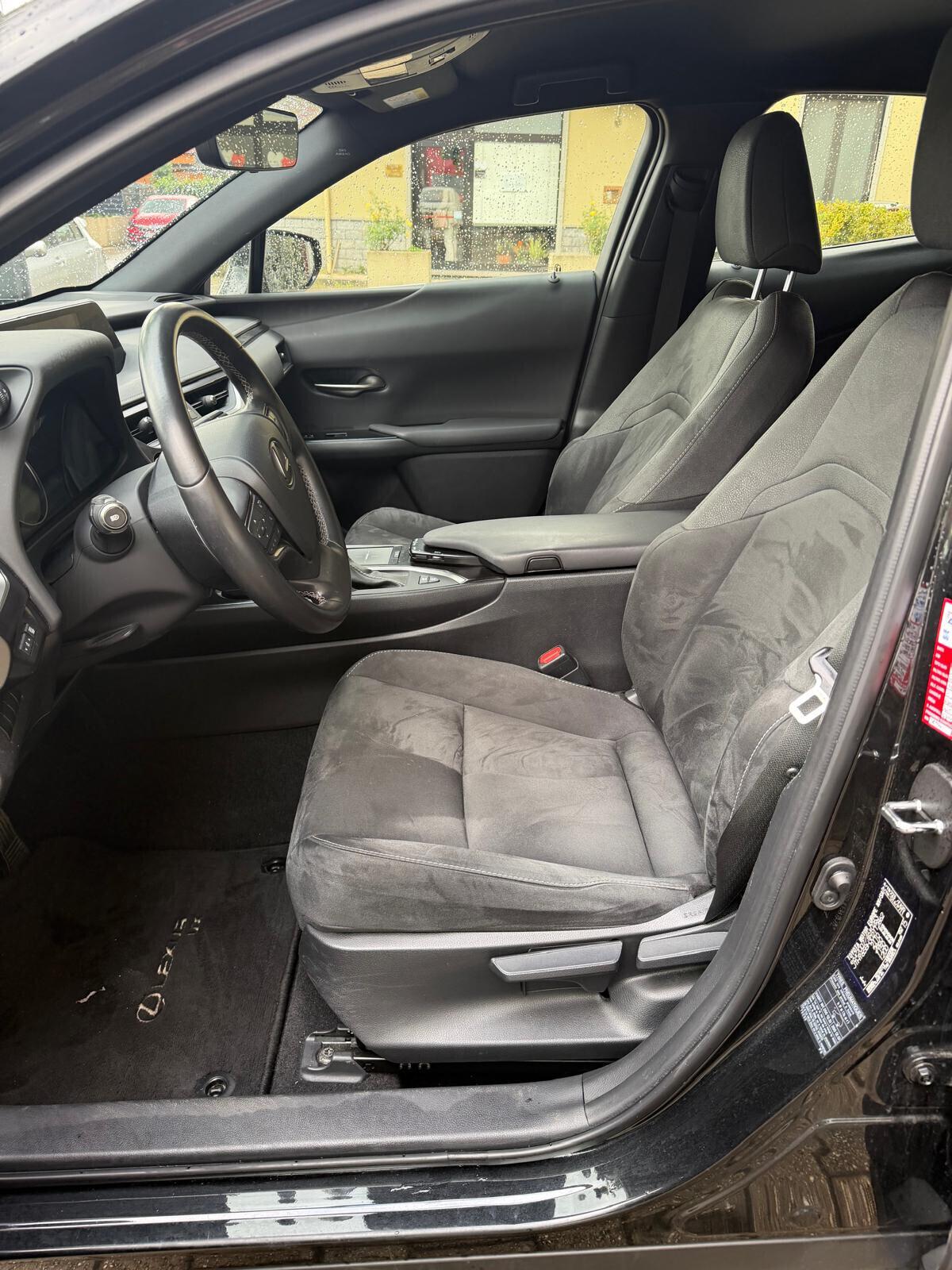 Lexus UX Hybrid Business