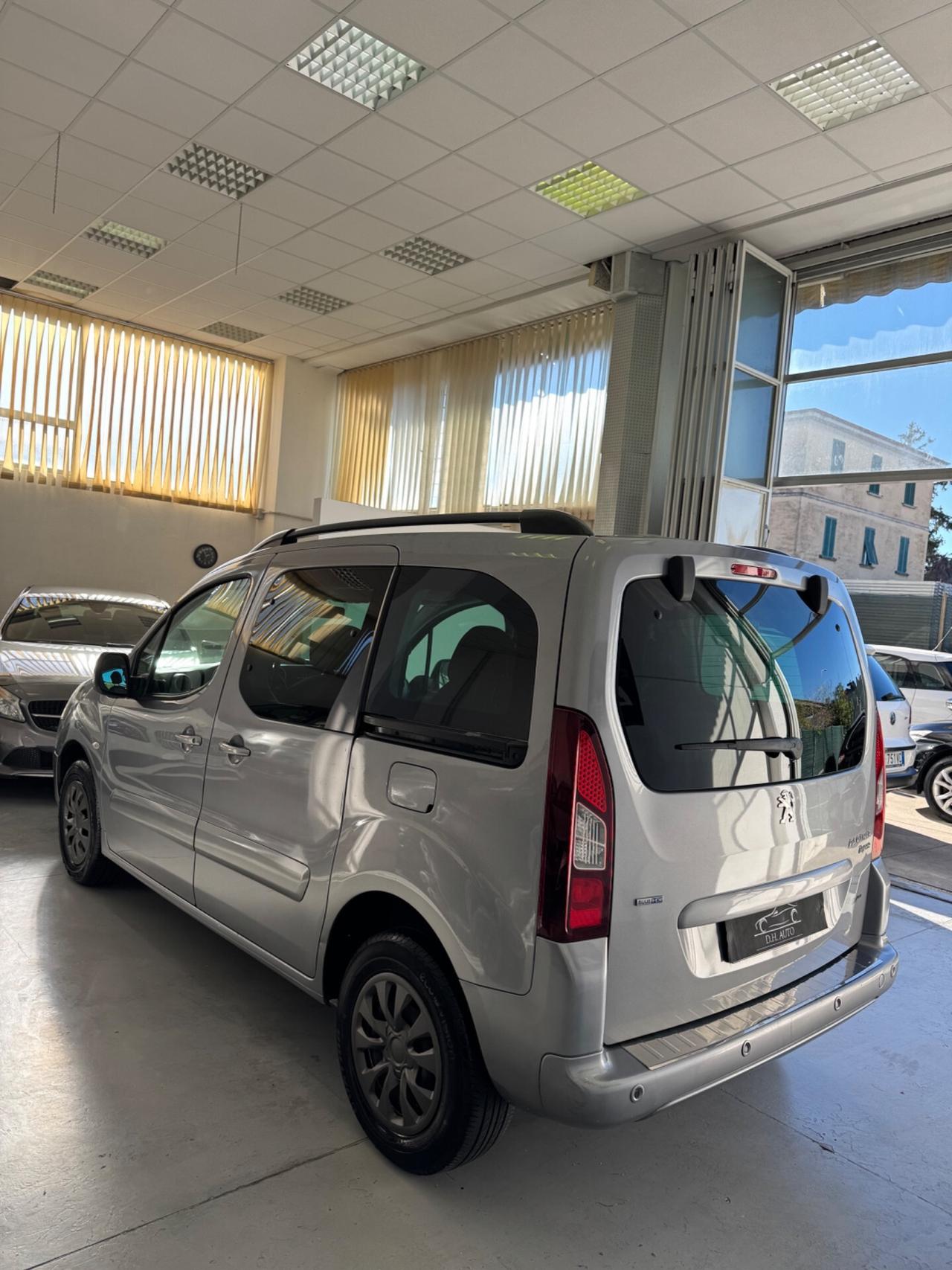 Peugeot Partner Tepee BlueHDi 100 Outdoor