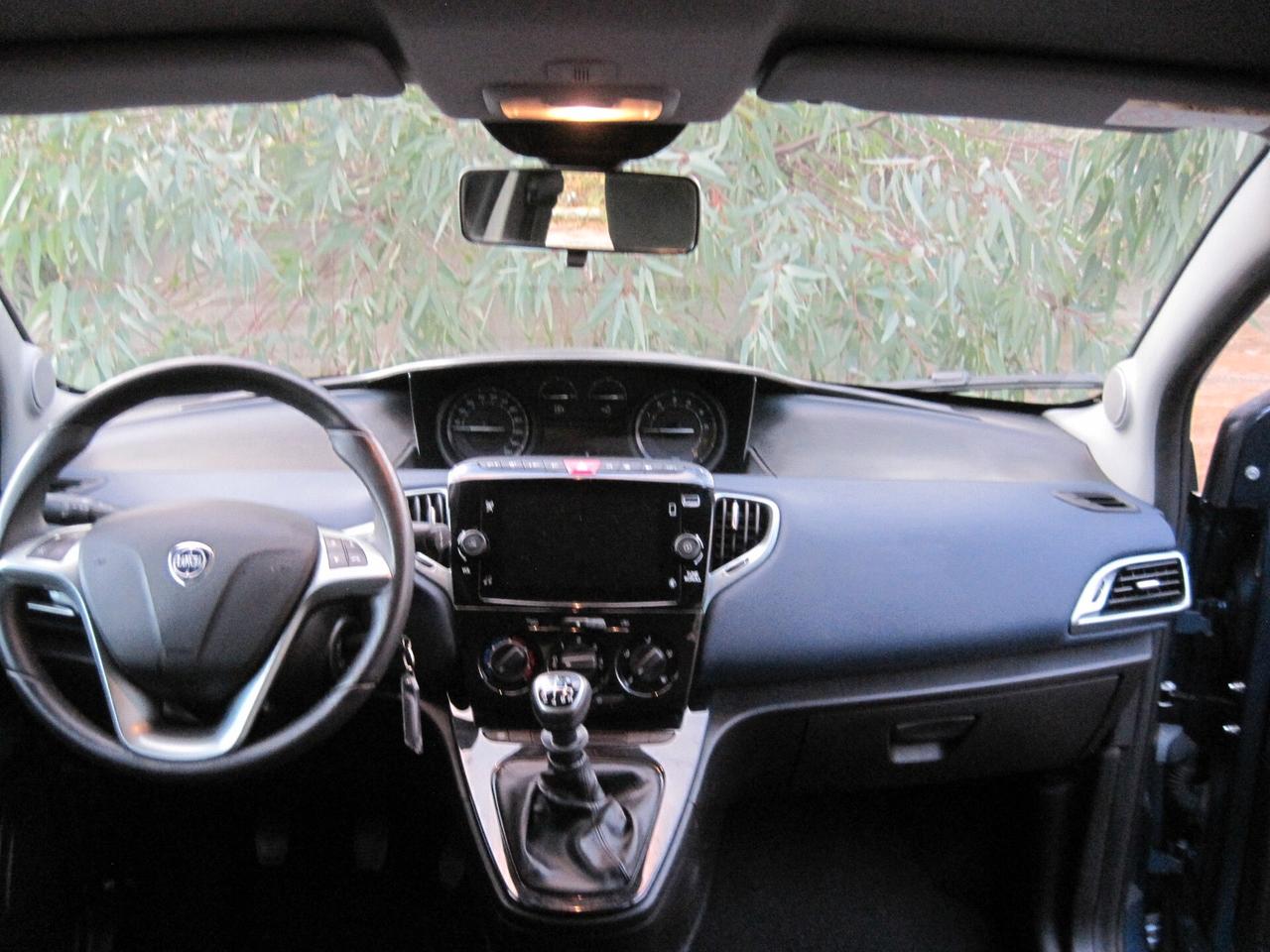 Lancia Ypsilon 1.0 FireFly 5 porte S&S Hybrid Platino