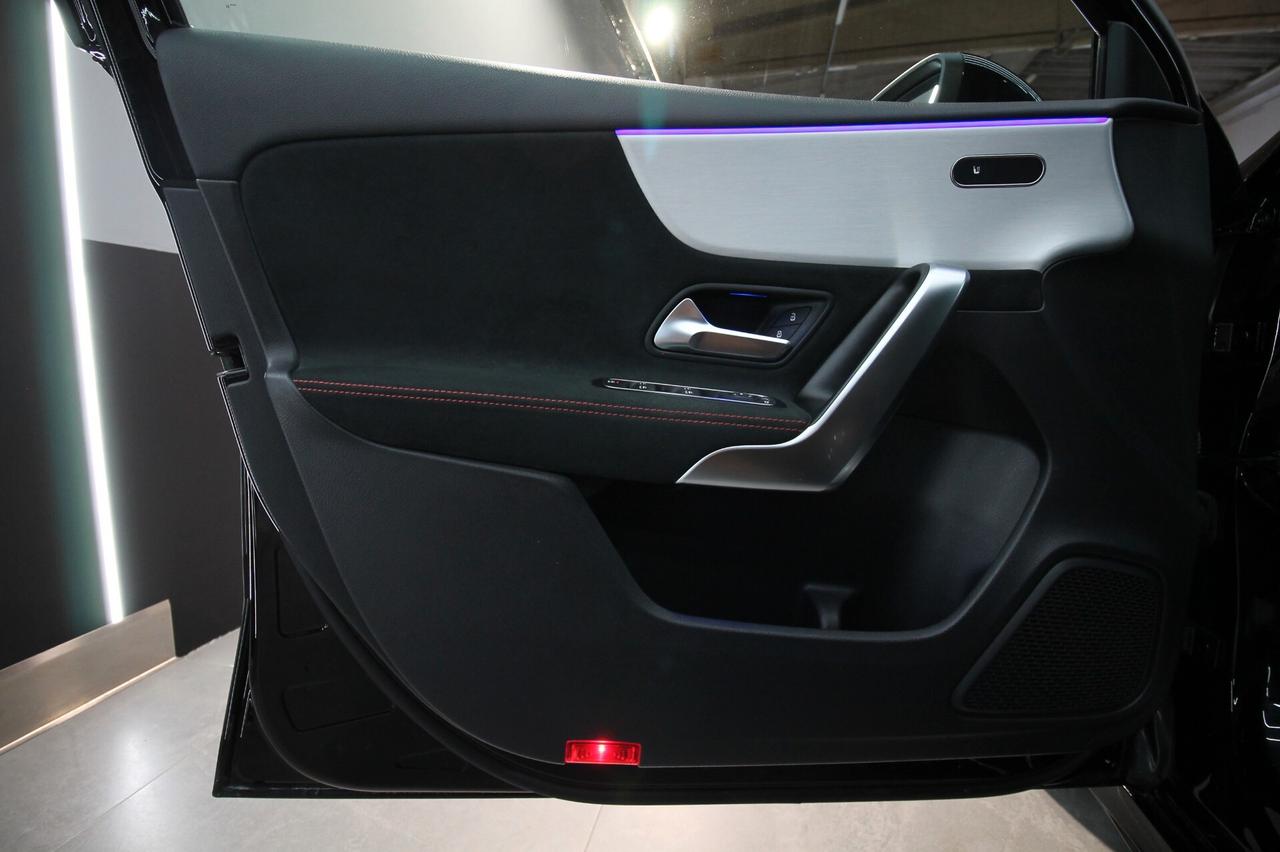 MERCEDES CLASSE A 180D AMG LINE PREMIUM PLUS