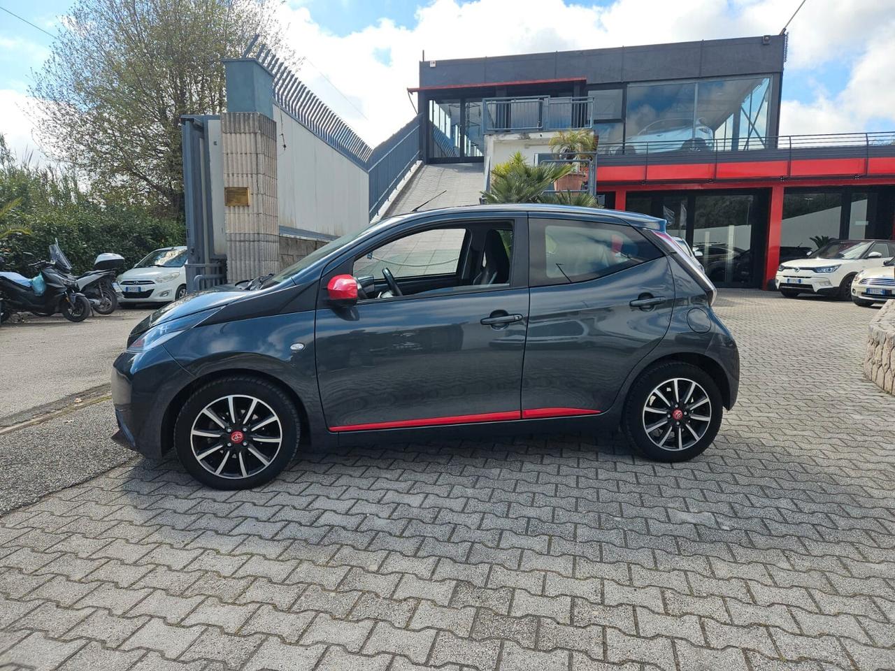 Toyota Aygo 1.0 VVT-i 69 CV 5 porte x-play TSS