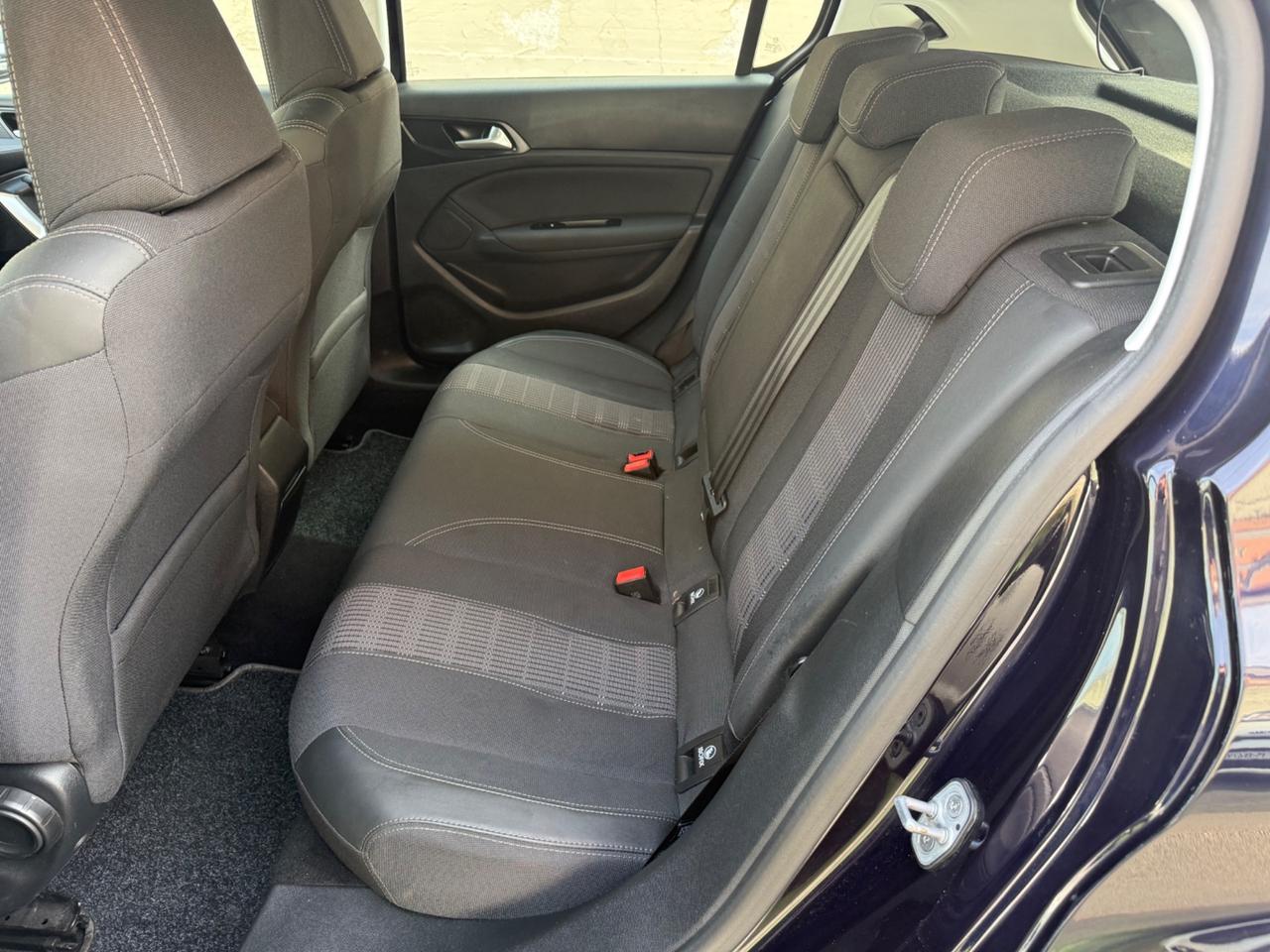 Peugeot 308 1.5diesel CAMBIO AUTOMATICO - 2019