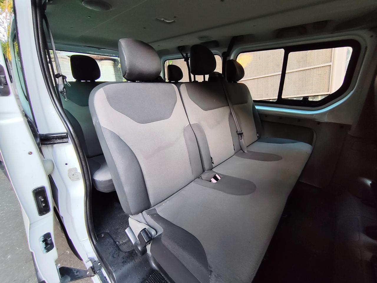 Renault Trafic T27 2.0 dCi/115 PC-TN Passenger 9 Posti
