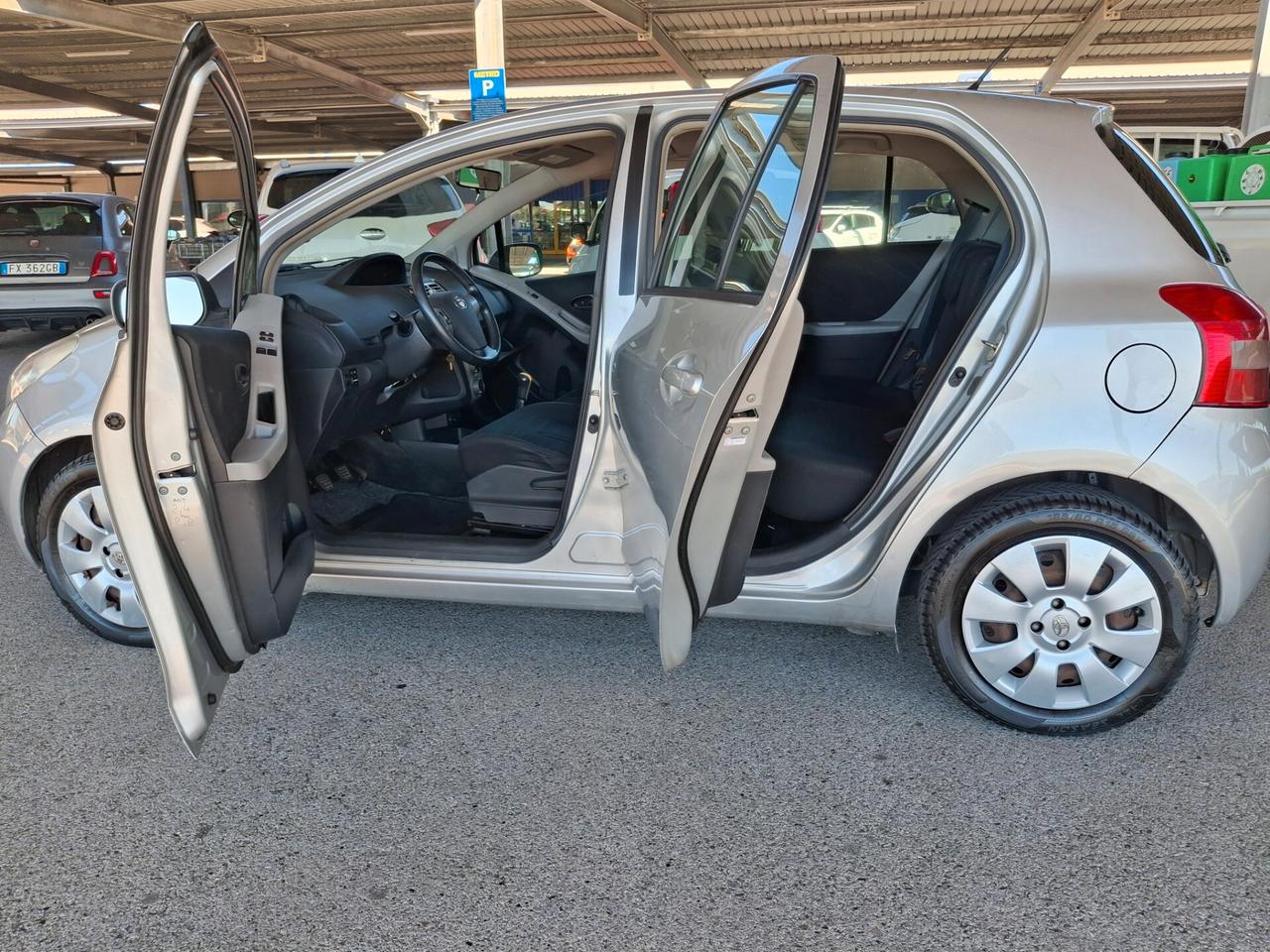 Toyota Yaris 1.3 5 porte Sol-BENZINA-