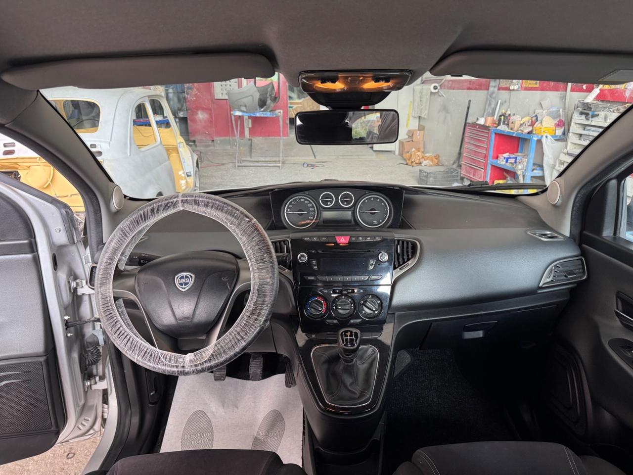 Lancia Ypsilon 1.2 69 CV 5 porte S&S Silver