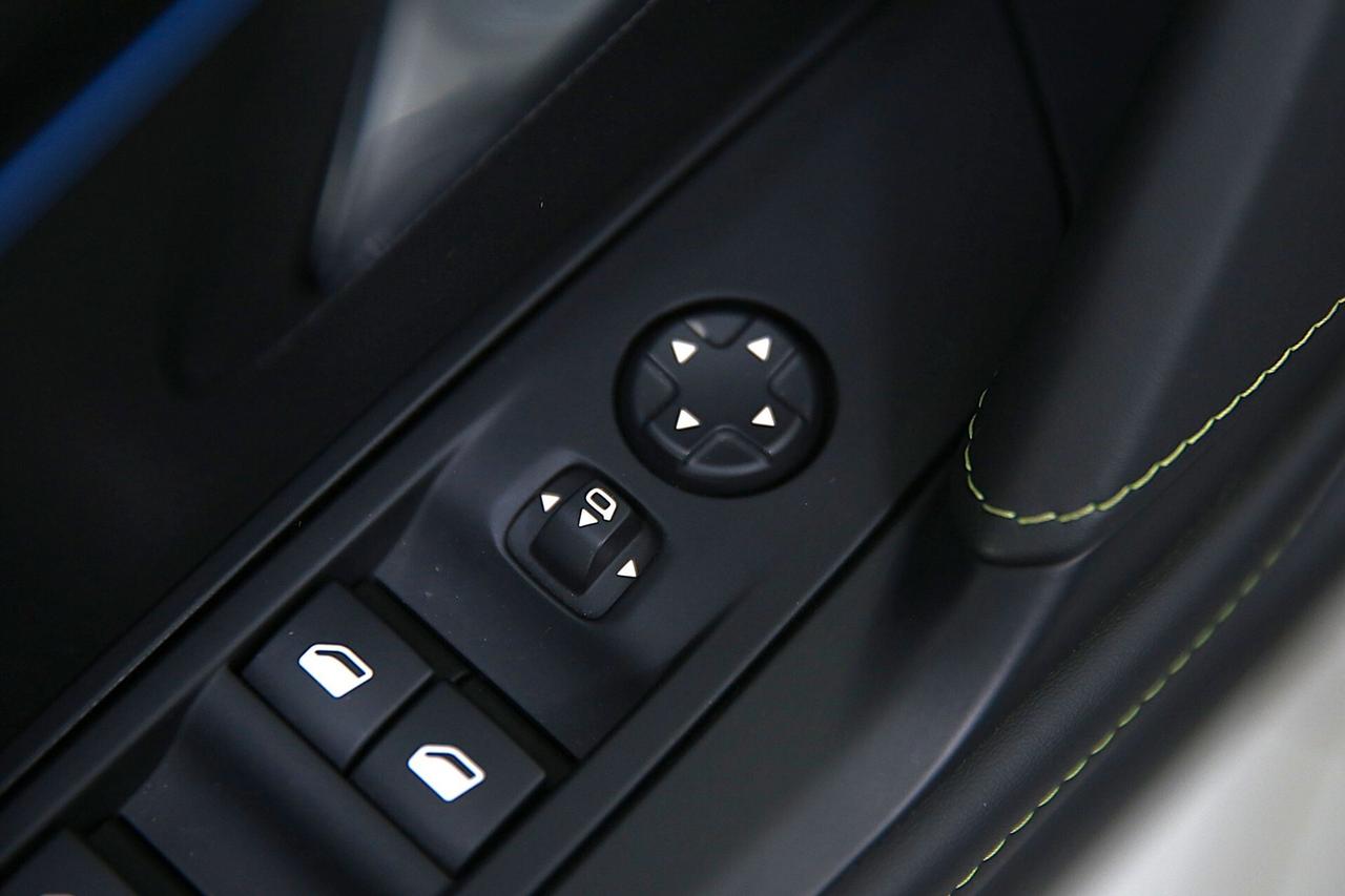 Peugeot 208 Hybrid 145 cv e-DCS6 GT