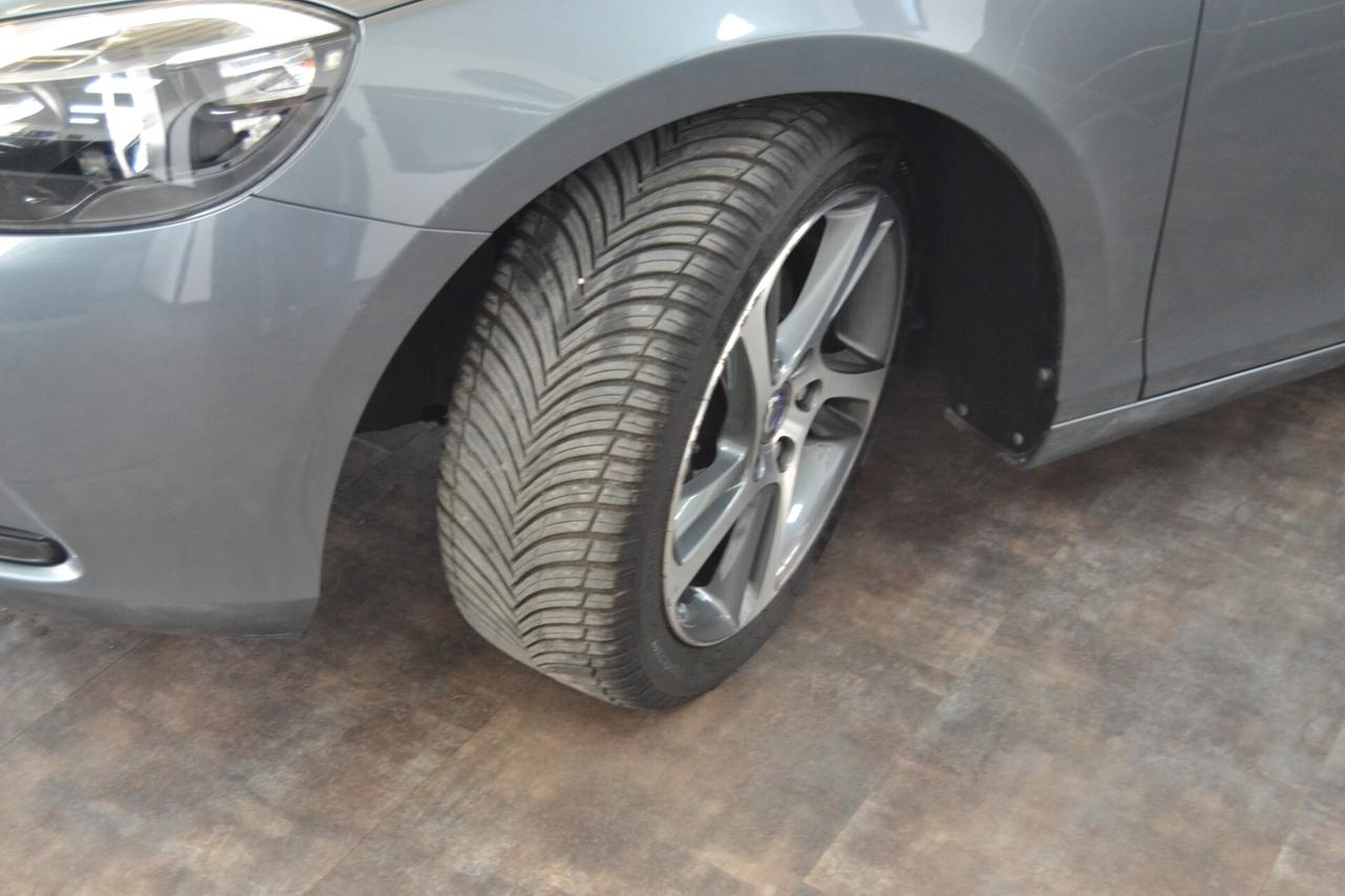 Volvo V40 1.6D2 115CV Momentum UniPro/Navi/Cruise