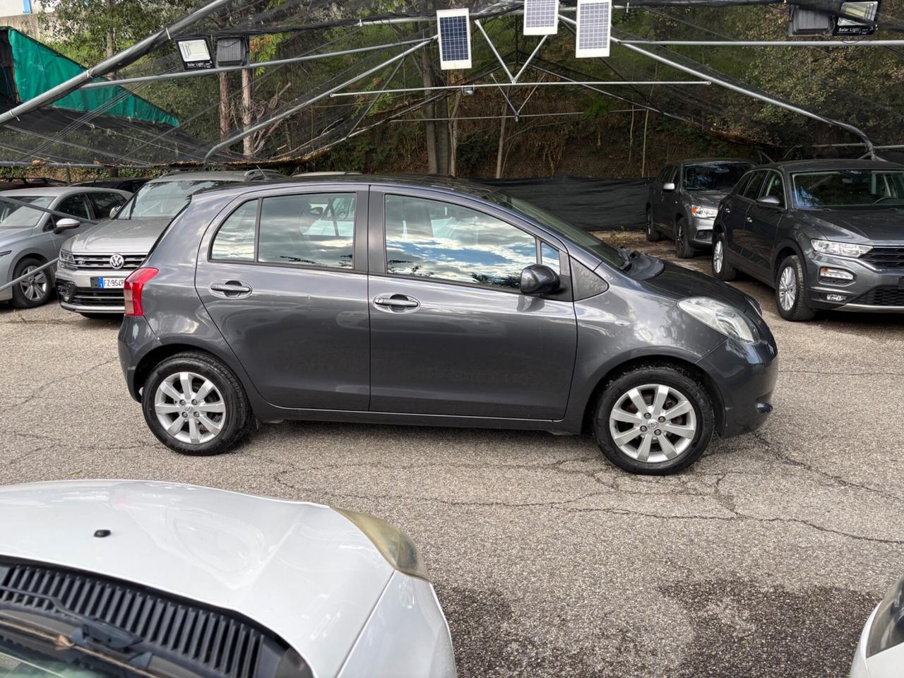 Toyota Yaris 1.3 5 porte Navi OK Neopatentati