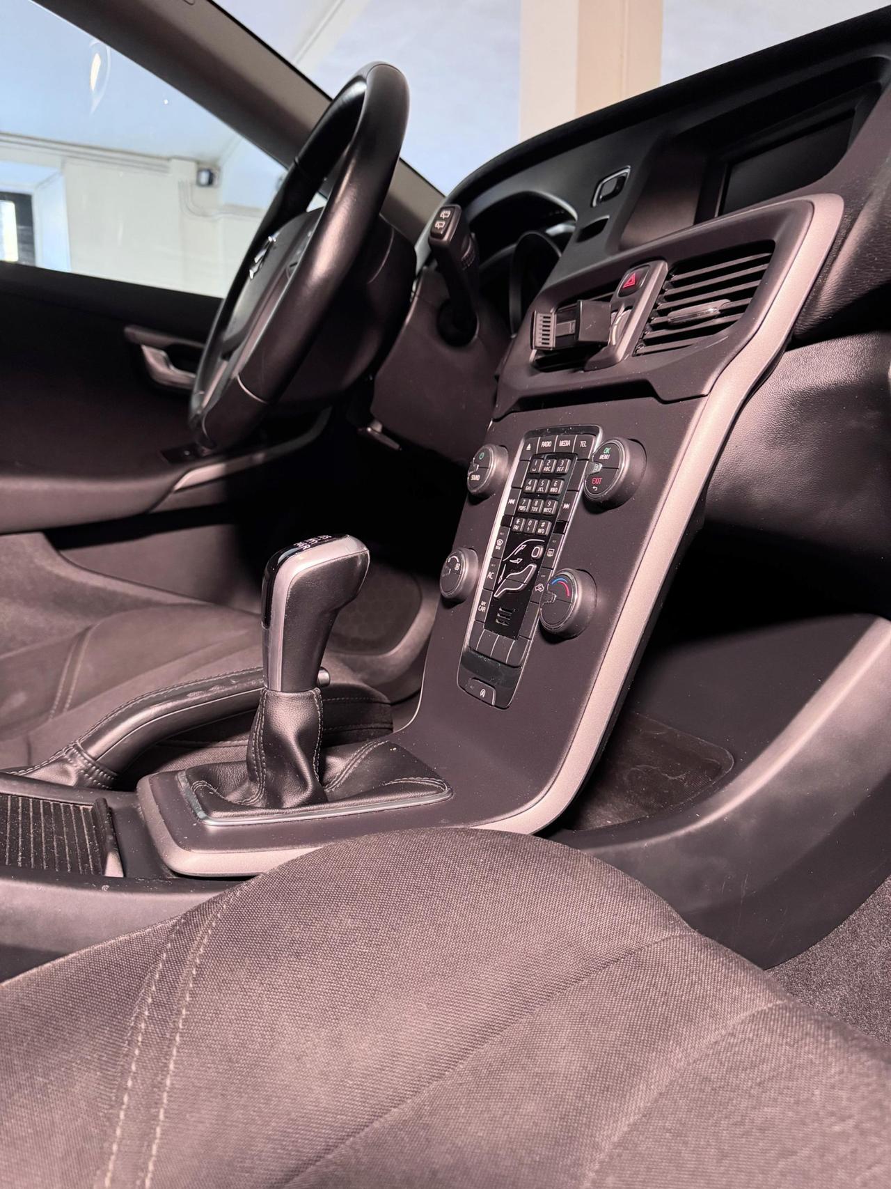 Volvo V40 2.0 d2 Momentum my17