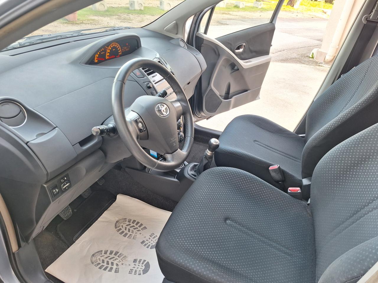 Toyota Yaris 1.0 BENZINA 5 PORTE 2010