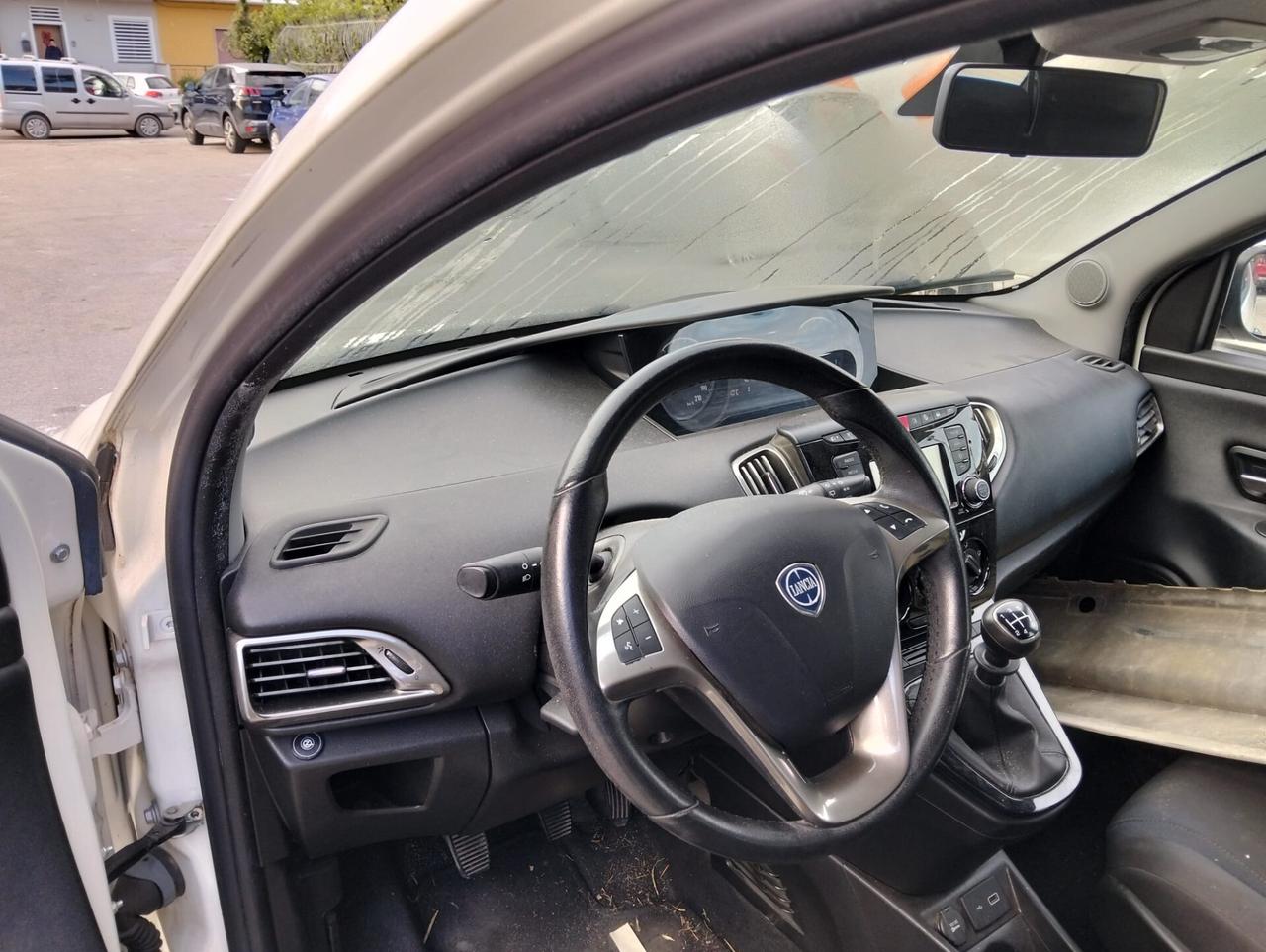Lancia Ypsilon 1.2 69 CV 5 porte GPL 2019 SINISTRATA