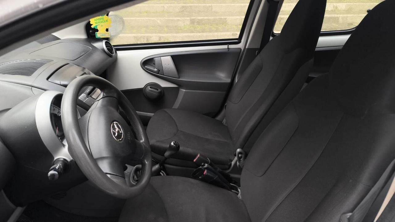 Toyota Aygo 1.0 12V VVT-i 5 porte connect