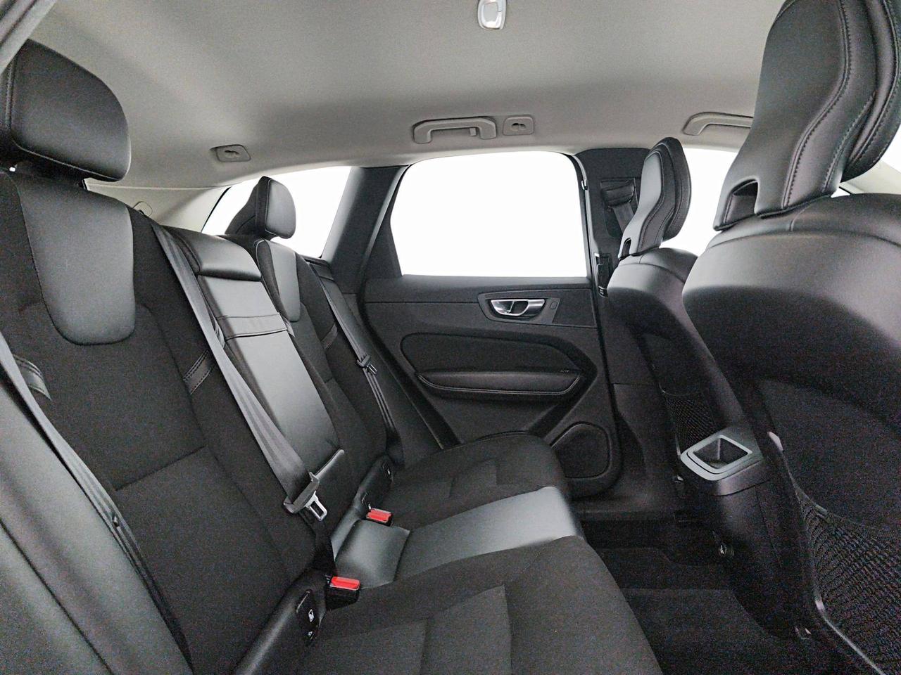 Volvo XC60 2.0 b4 Business Plus awd