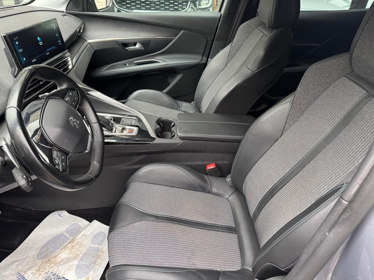 Peugeot 3008 BlueHDi 130 S&S EAT8 Allure