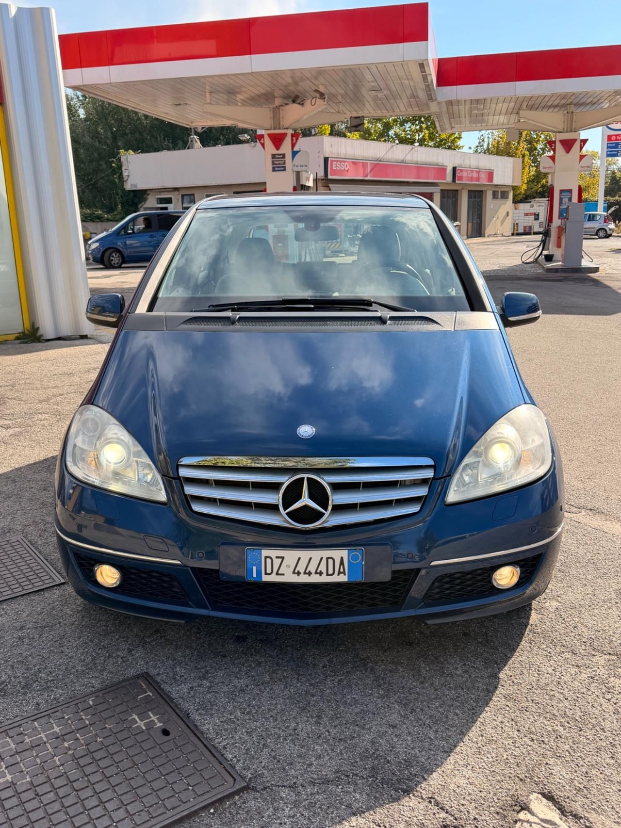 MERCEDES A180 automatico benzina neopatentati