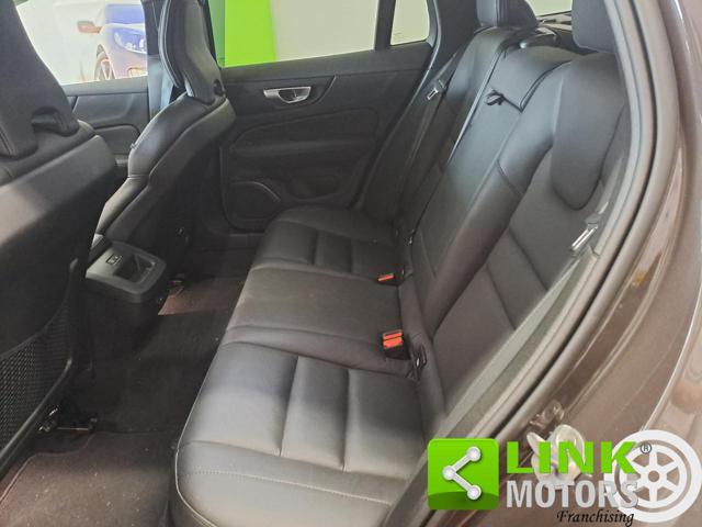 VOLVO V60 Cross Country 2.0 B4 D 211H 195 MHEV HYBRID PLUS AWD AUTOMATICA