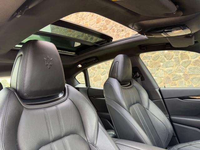 MASERATI Levante MY22 GRANSPORT+TETTO+BLACK PACK+PINZE GIALLE