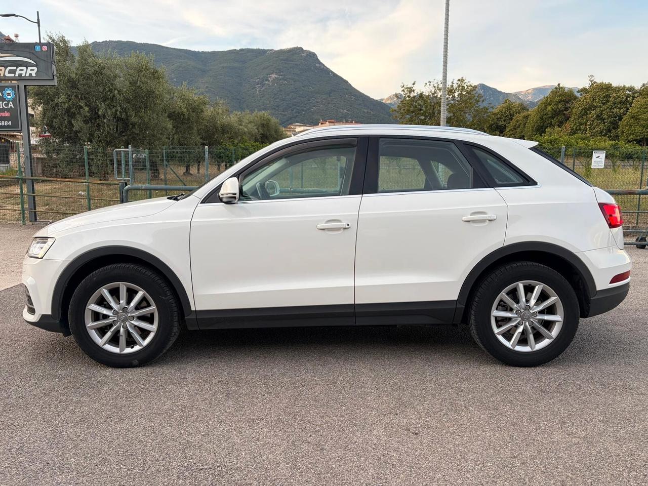 Audi Q3 2.0 TDI 120 CV Business