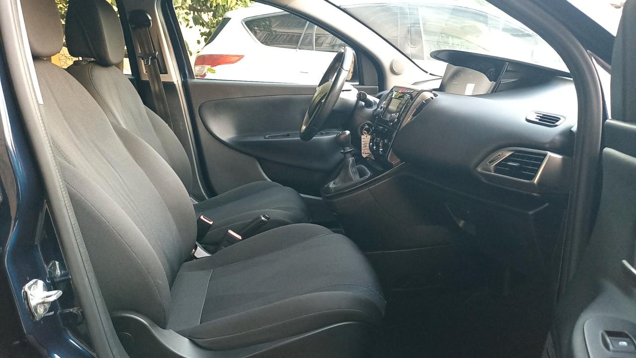 Lancia Ypsilon 1.2 69 CV 5 porte S&S Gold