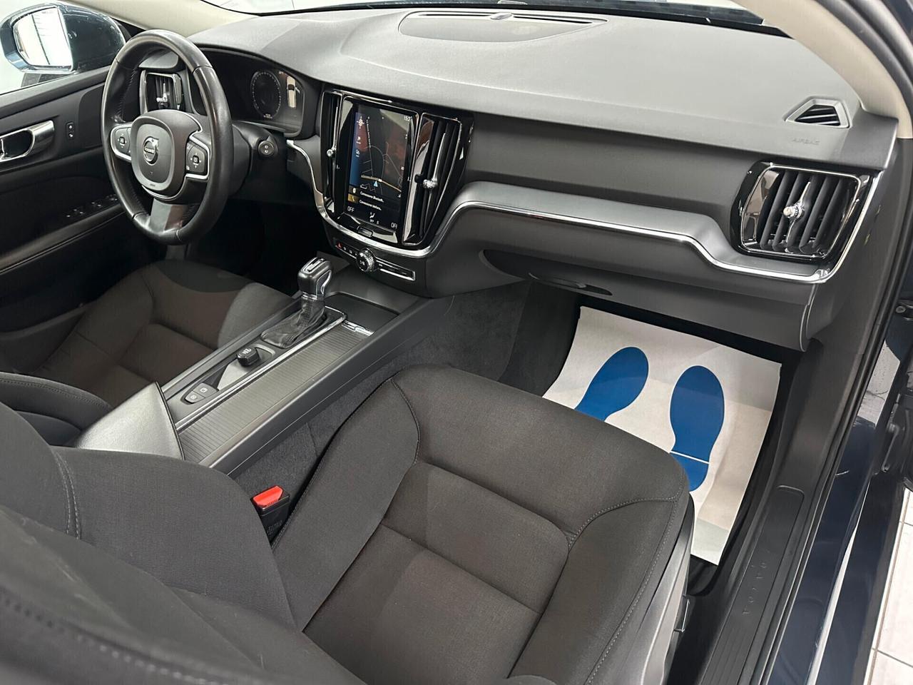 Volvo V60 2.0 d3 Momentum Business auto my21