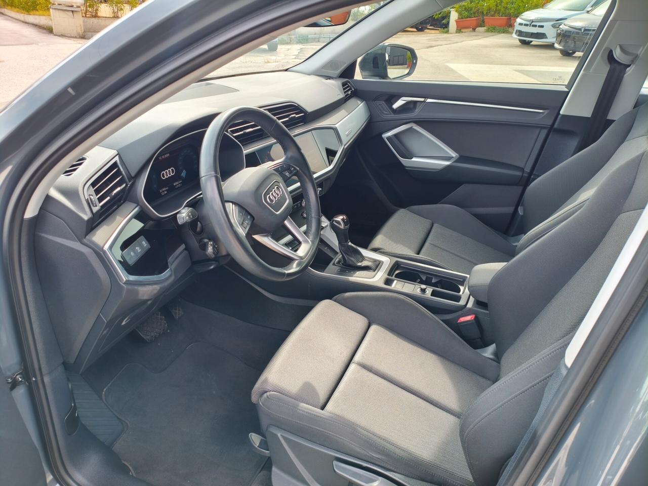 Audi Q3 35 TDI S tronic Business