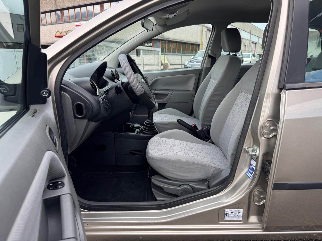 Ford Fiesta 1.2 16V 5p. Ghia