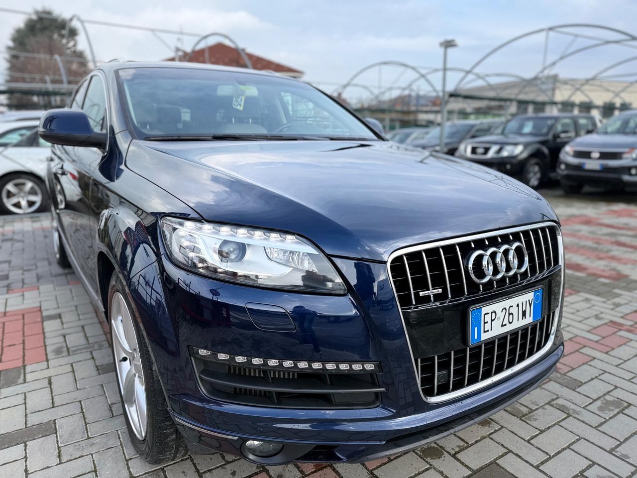 Audi Q7 3.0 V6 TDI 245 CV QUATTR0 7 POSTI