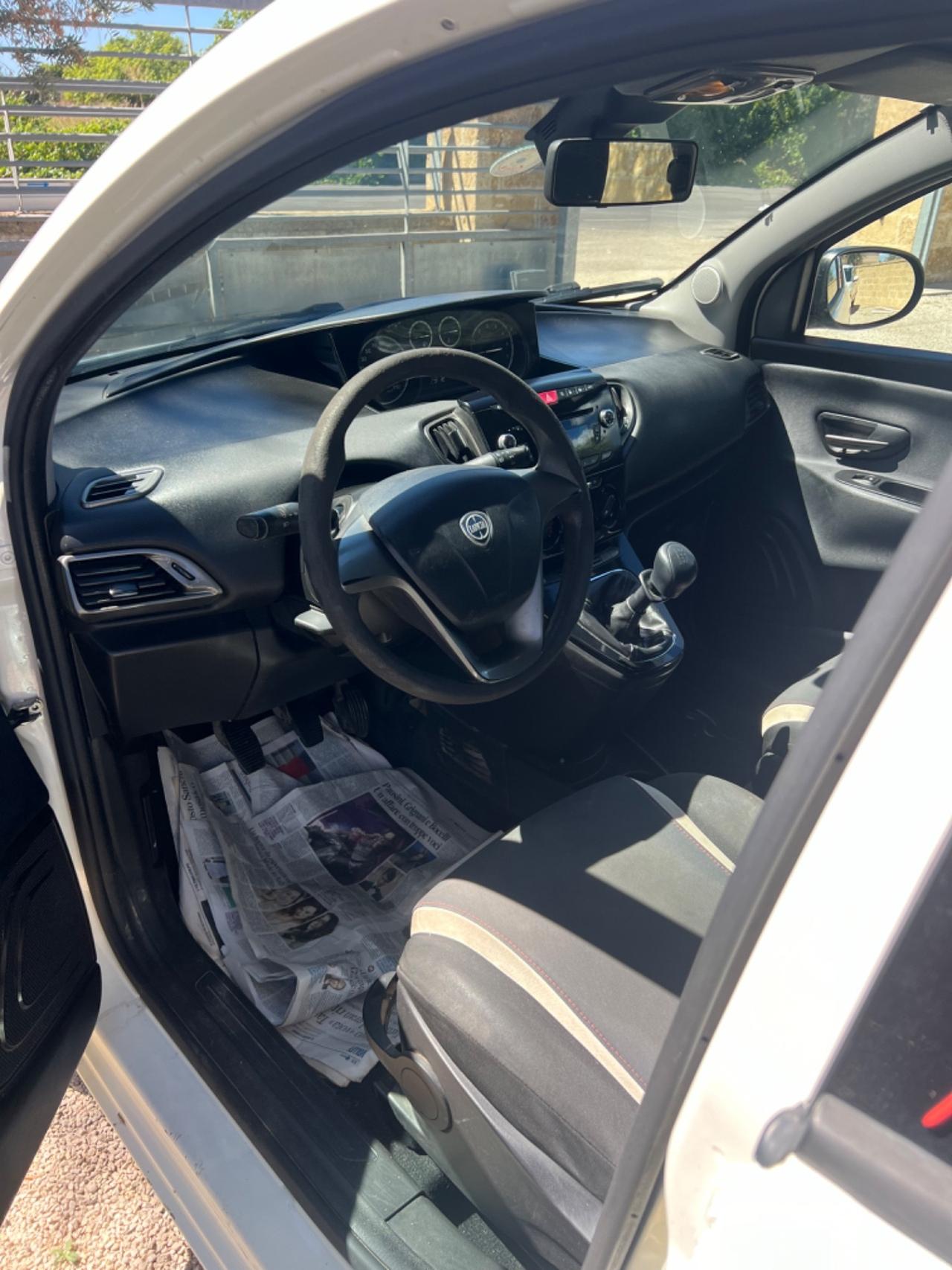 Lancia Ypsilon 0.9 TwinAir 85 CV 5 porte Metano Ecochic Elefantino