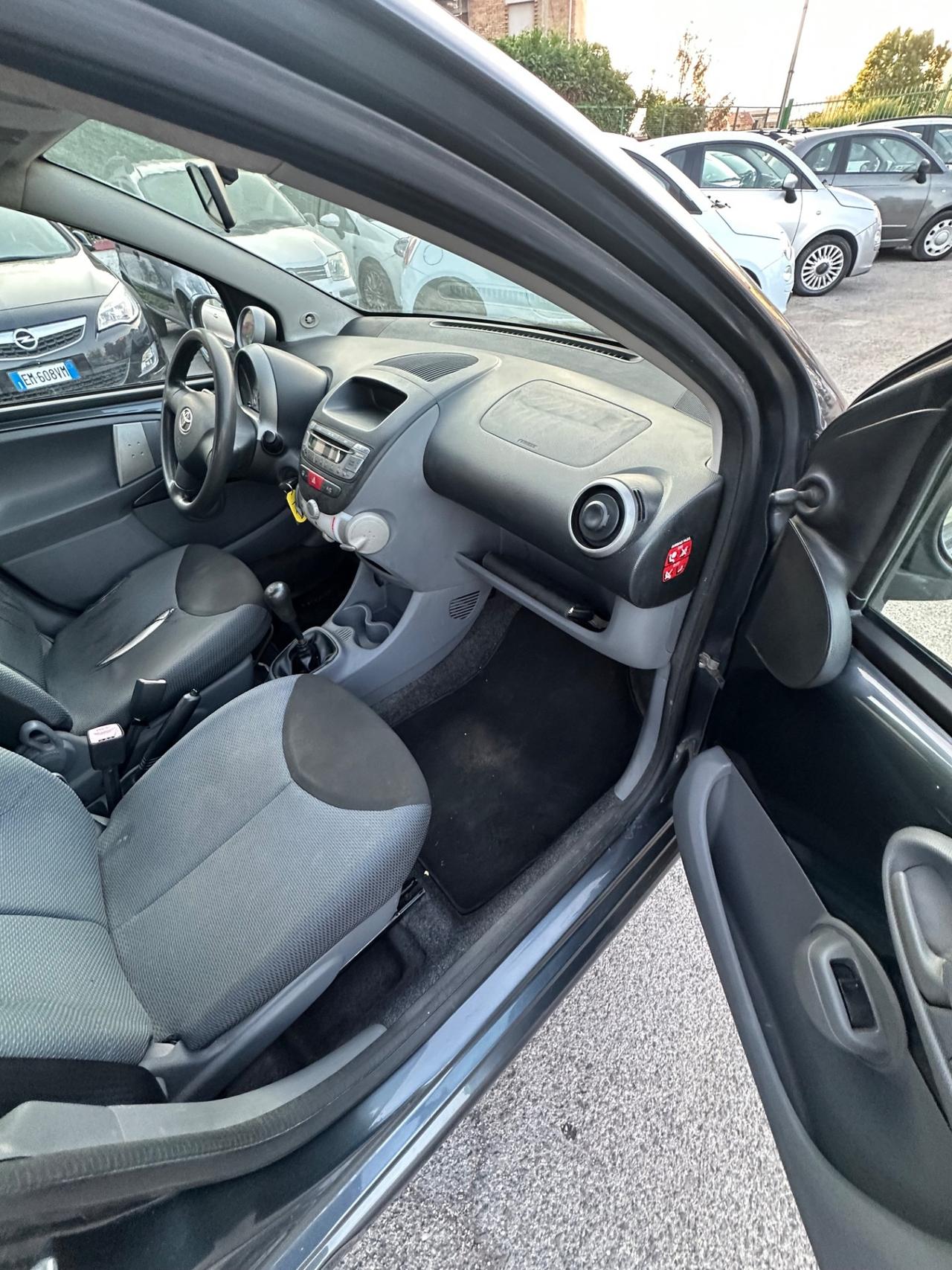 Toyota Aygo 1.0 12V VVT-i 5 porte Sol