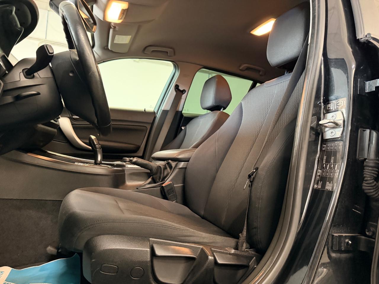 Bmw 120 120d 5p. Unique