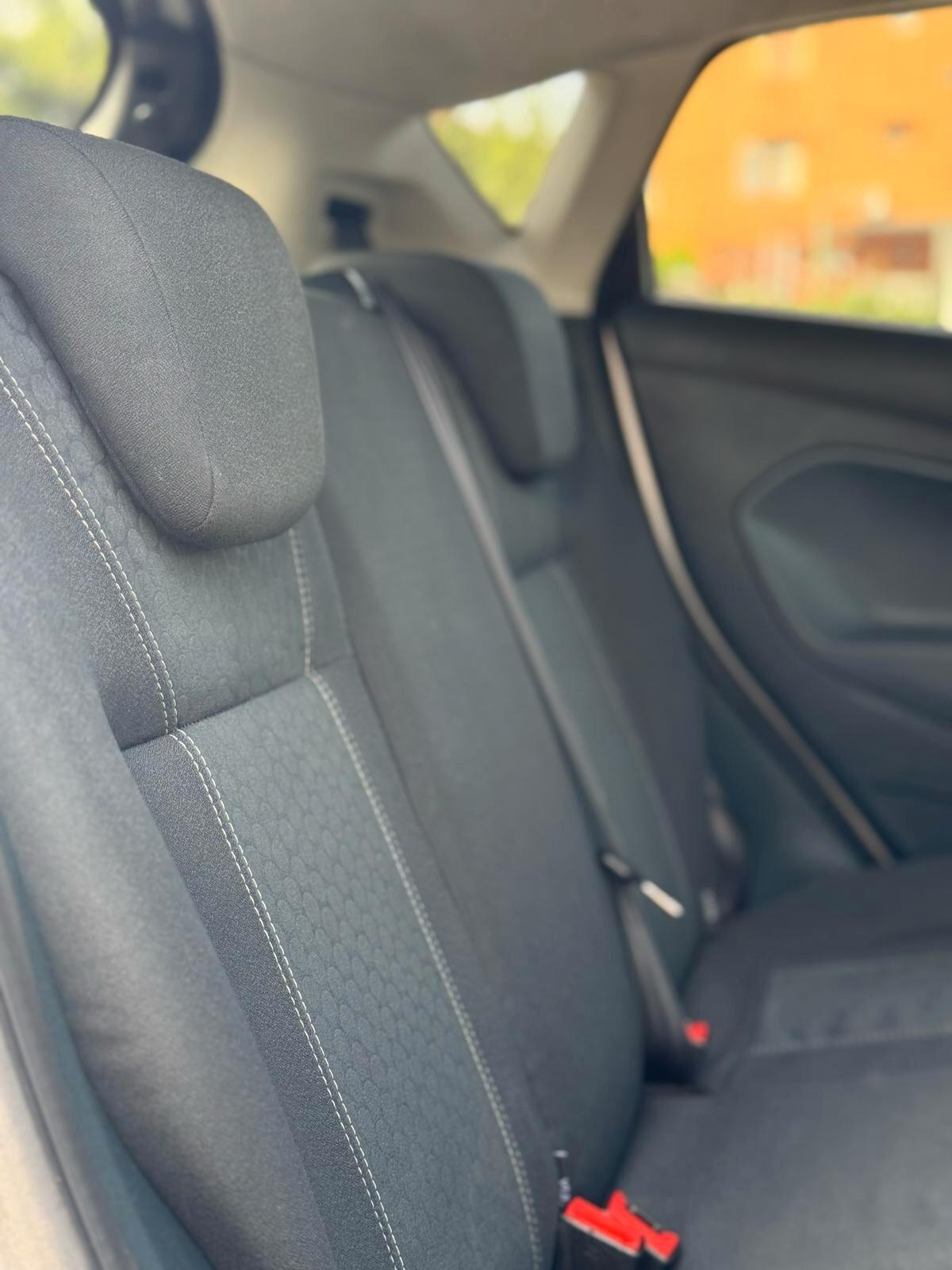 Ford Fiesta Titanium 5 porte benzina/gpl