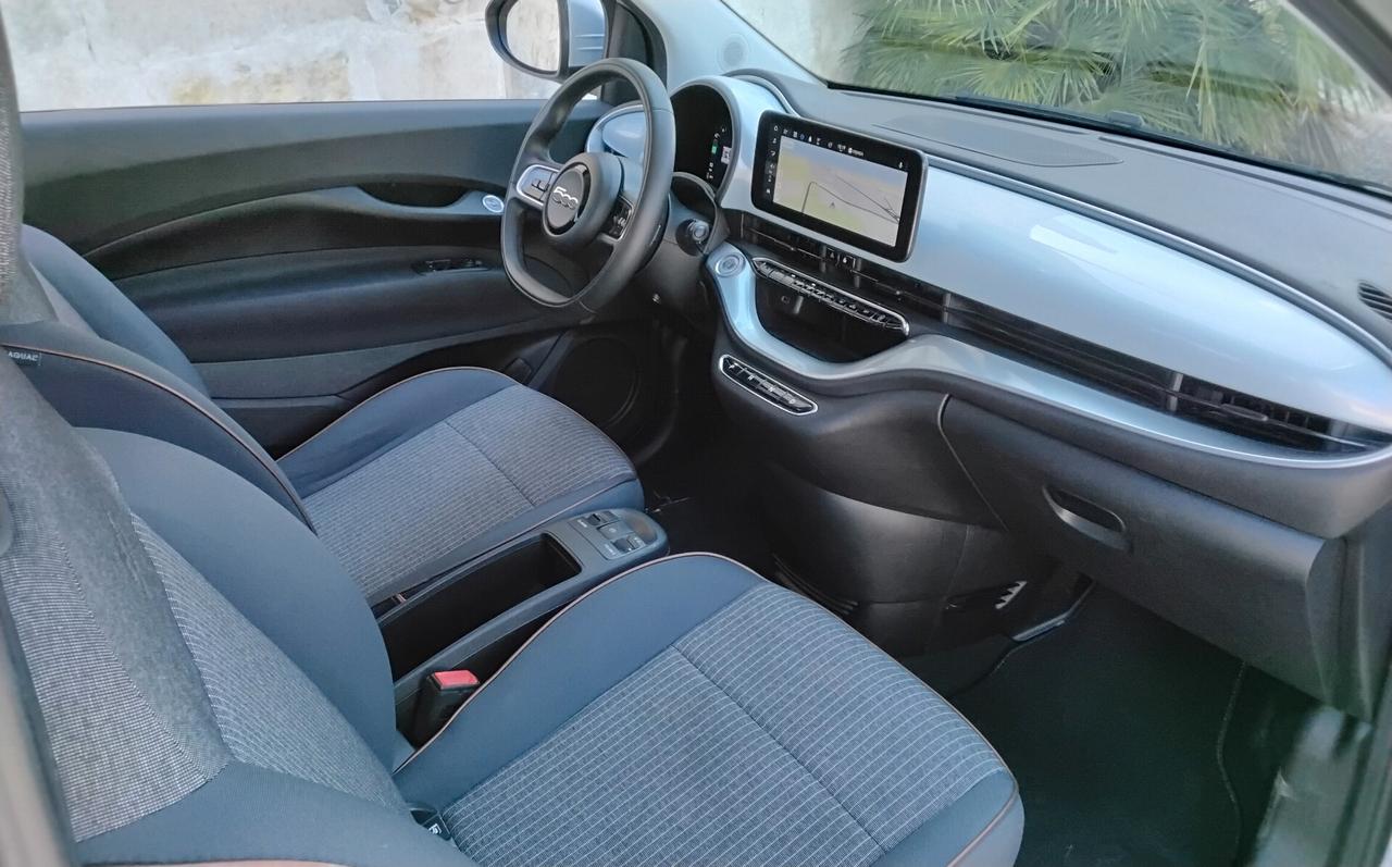 Fiat 500 500e Berlina 42 kWh La Prima