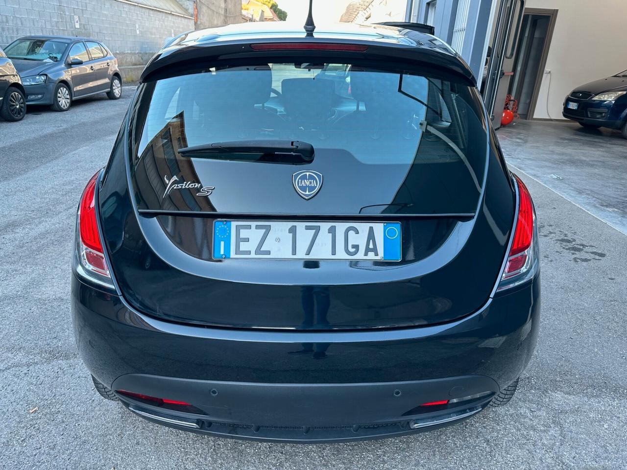 Lancia Ypsilon 0.9 TwinAir 85 CV 5 porte S&S DFN S Momodesign