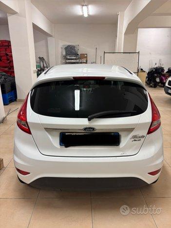 Ford fiesta 1.4 gpl titanium