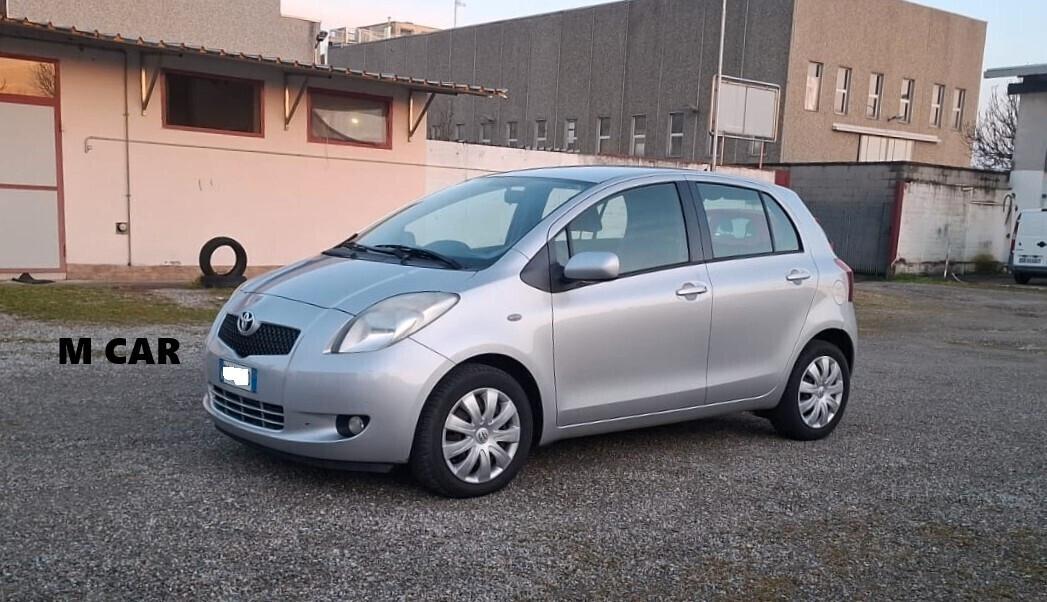 Toyota Yaris 1.3 5 porte Navi
