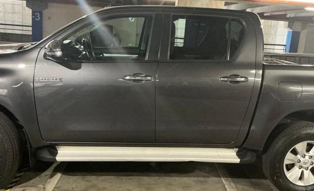 TOYOTA Hilux 2.4 D-4D 2WD 4 porte Double Cab Lounge