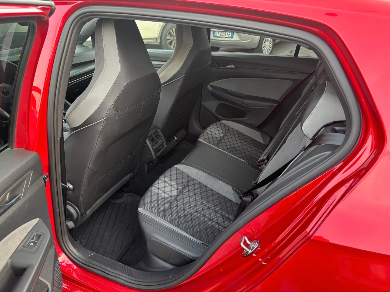 Volkswagen Golf 1.5 eTSI 130 CV EVO ACT DSG R-Line