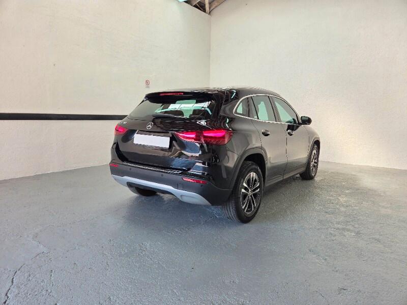 MERCEDES GLA (H247) GLA 180 Automatic ...