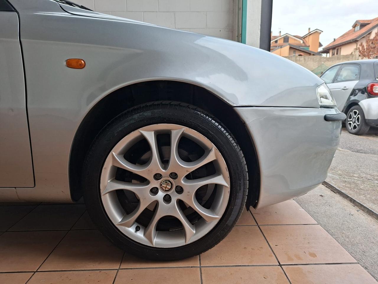 Alfa Romeo 147 1.6i 16V Twin Spark cat 3p. Distinctive