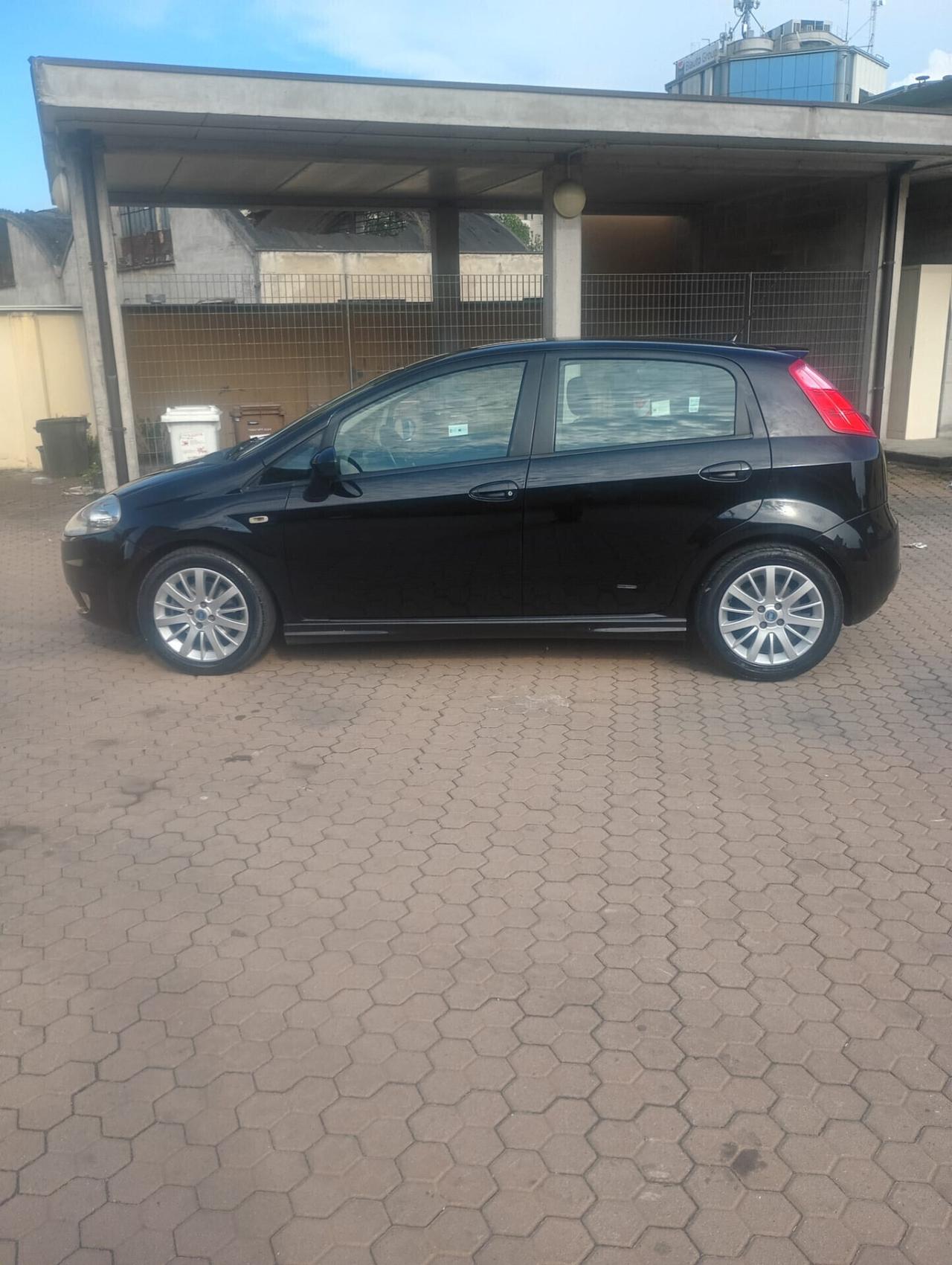 FIAT GRANDE PUNTO - APERTI AD AGOSTO