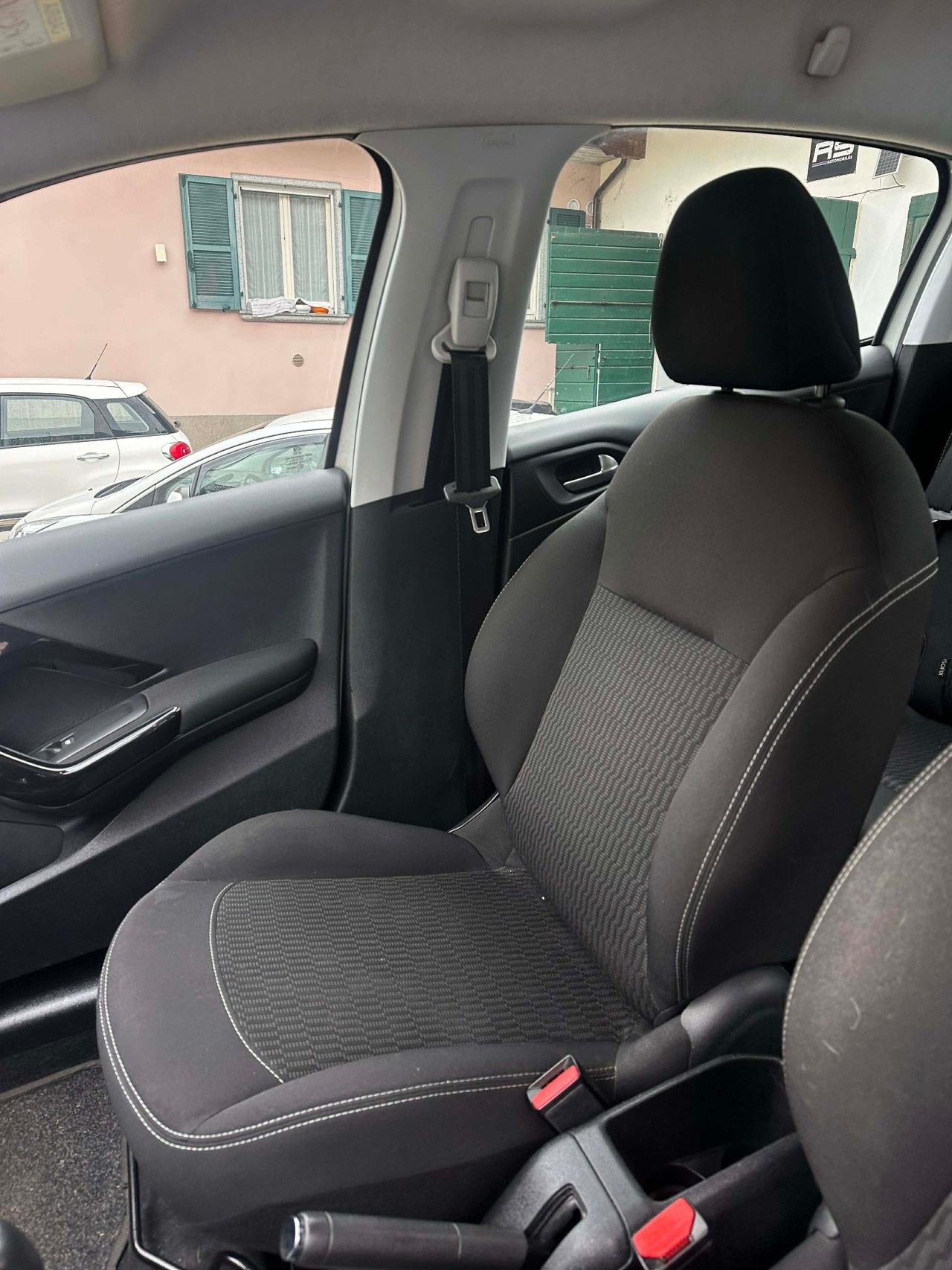 Peugeot 208 GPL 5P ALLURE NEOPAT KMCERT UNICOPR