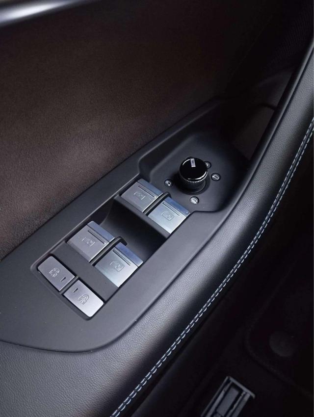 AUDI RS6 Avant 4.0 TFSI V8 quattro tiptronic Color esclusiv