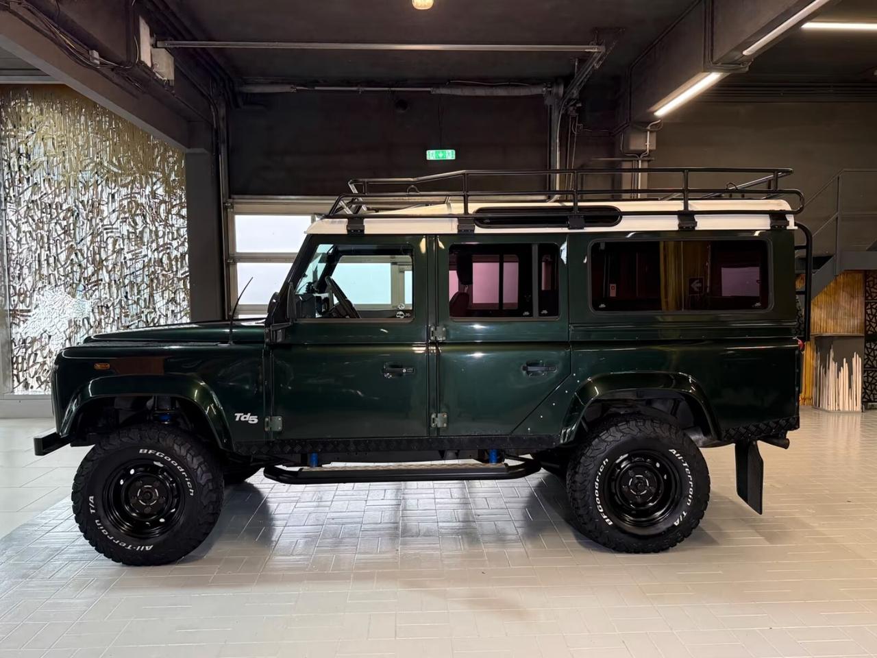 Land Rover Defender 110 2.5 Td5 Station Wagon 9 POSTI