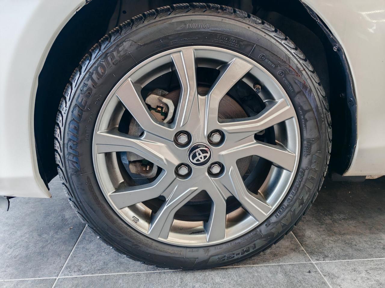 Toyota Yaris 1.5 Hybrid 100 cv Lounge CVT
