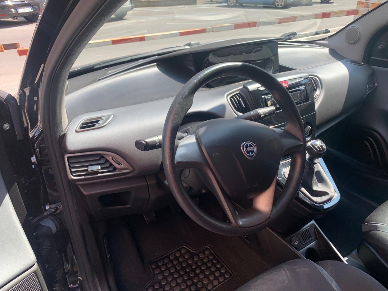 Lancia Ypsilon 1.2 69 CV 5 porte Gold 05/2016 km 46000