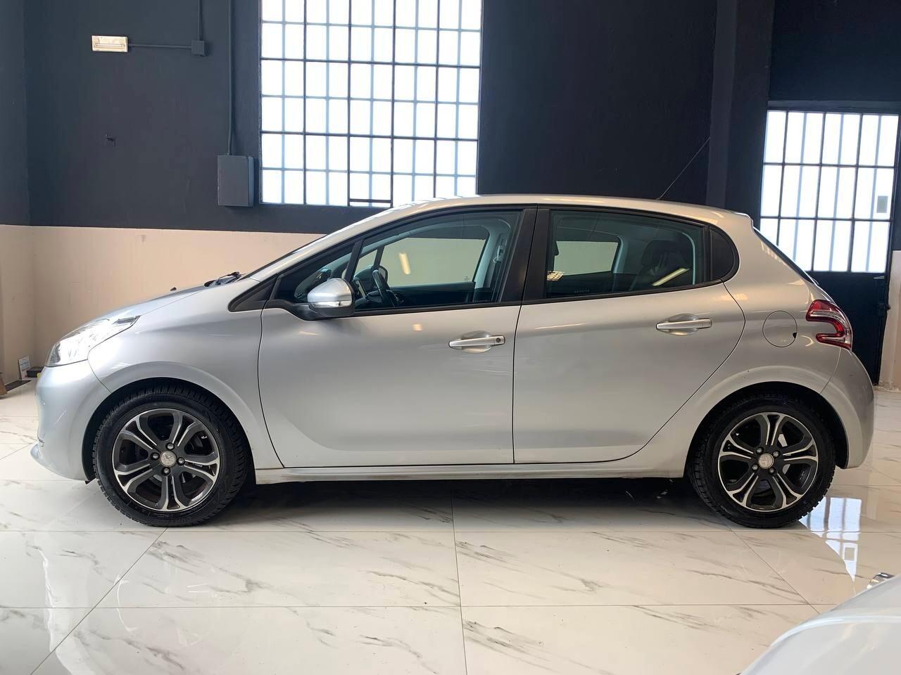 Peugeot 208 1.4 HDi 68 CV 5 porte Allure