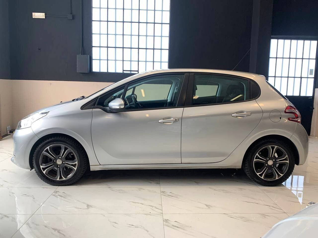 Peugeot 208 2014 photo 4